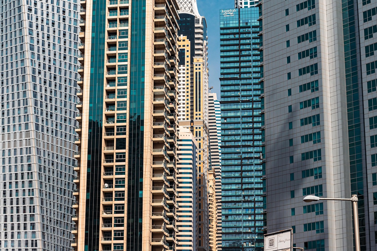 Dubai, skyscraper, architecture — A brief guide on how to attract traffic to your blog