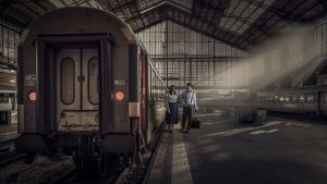 Train station, couple, traveling — Beautiful towns that are must visit in Lake Como Italy