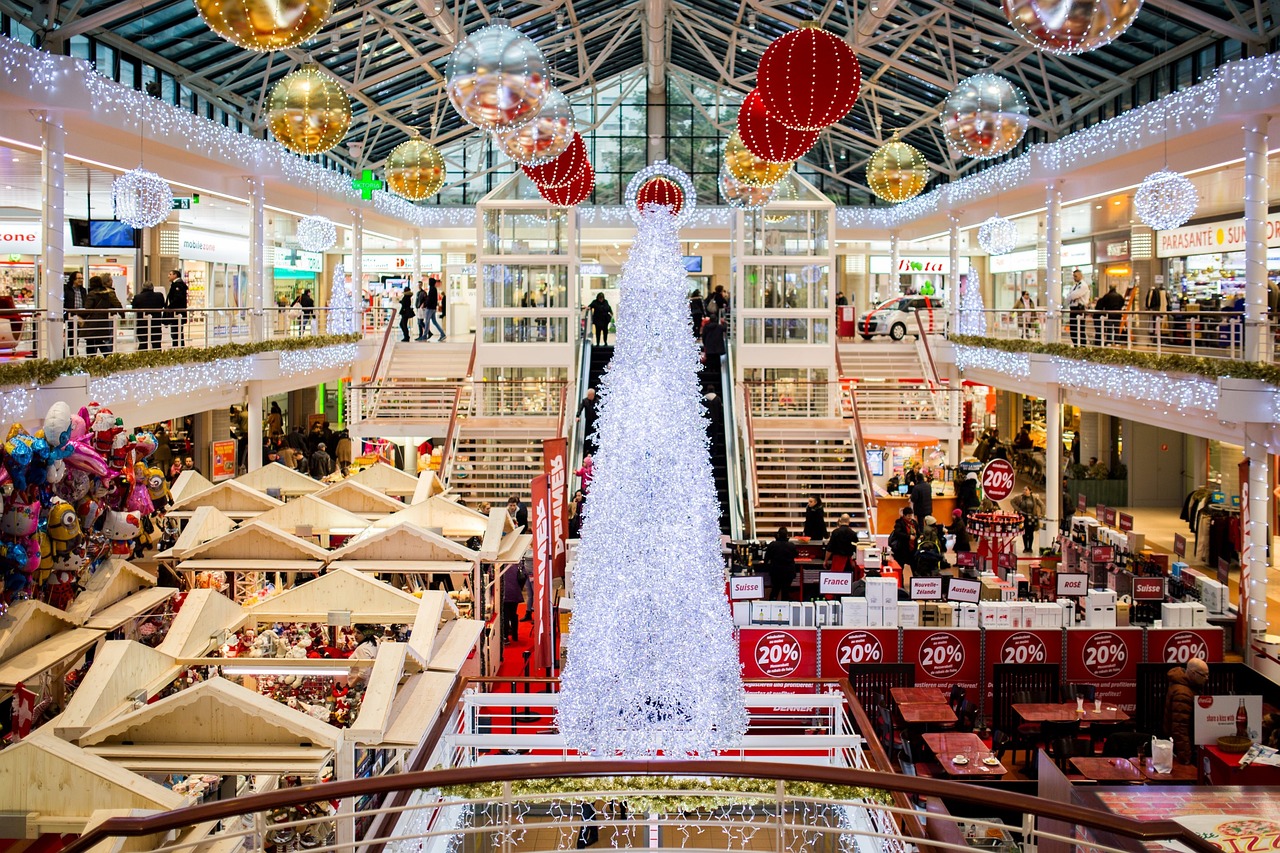 Shopping mall, christmas, christmas tree — Searching For UK Hot Deals: Here's Where To Start