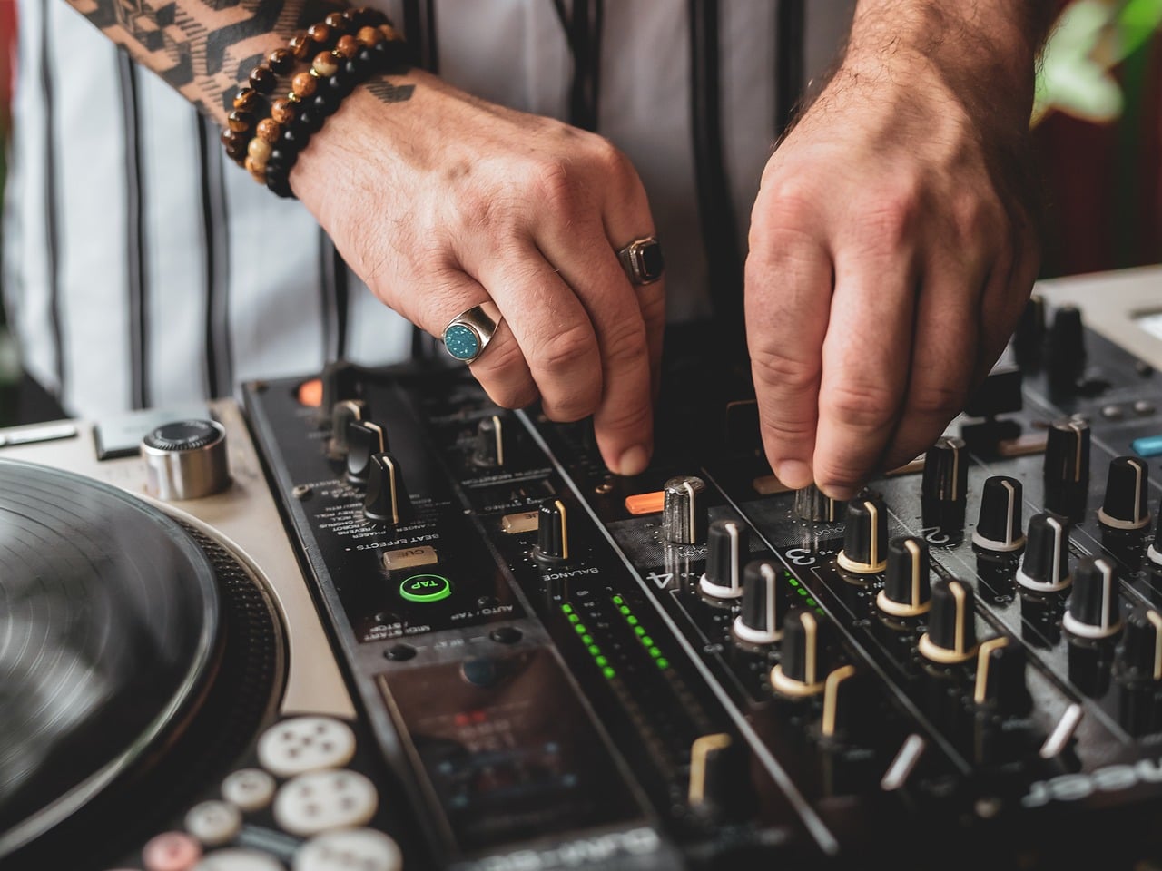 Dj, pioneer, rings — The Gambling Market In New Zealand Is Reach Nzd One Billion